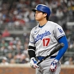 　ブレーブス戦で打席の準備をするドジャース・大谷＝アトランタ（共同）