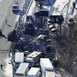 　関越自動車道下り線で発生した多重事故の現場＝２０２５年１２月２７日、群馬県みなかみ町