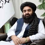 　カブールで共同通信と単独会見するアフガニスタンのタリバン暫定政権のムッタキ外相（共同）