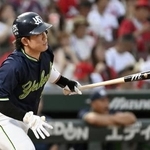 　１回ヤクルト２死一、三塁、増田が中前に先制打を放つ＝マツダ