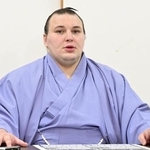 　大相撲秋場所番付が発表され記者会見する、大関に復帰した安青錦＝３１日午前、東京都江東区