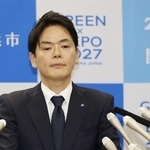 　記者会見で辞意を表明した横浜市の山中竹春市長＝２０２６年８月２８日、横浜市役所