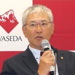 　記者会見する早大野球部の小宮山監督＝３１日、東京都新宿区