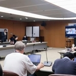 　リニア中央新幹線静岡工区を巡り、ＪＲ東海が講じる環境保全策を確認する静岡市の有識者部会＝３１日午後