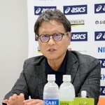 　記者会見する日本陸連の田崎博道専務理事＝３１日、東京都新宿区