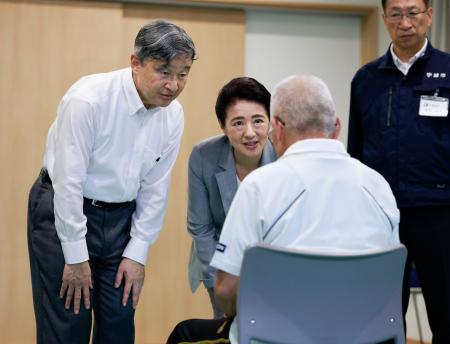 両陛下、熊本地震の被災地を訪問|全国海外|神戸新聞NEXT