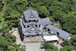 　滋賀県彦根市の彦根城＝２０２５年５月
