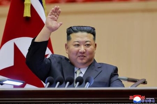　「全国教員大会」に臨む北朝鮮の金正恩朝鮮労働党総書記＝２日、平壌（朝鮮中央通信＝共同）