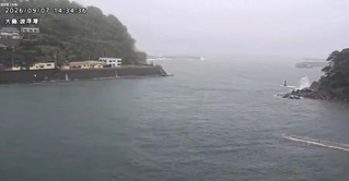 　レベル５土砂災害特別警報が出た大雨で「緊急安全確保」が発表された、東京都大島町の波浮港のライブカメラ画像＝７日午後（東京都港湾局提供）