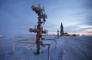 　ロシア北極圏のヤマロ・ネネツ自治管区にある液化天然ガス（ＬＮＧ）事業「アークティックＬＮＧ２」の開発現場＝２０２１年１１月（タス＝共同）