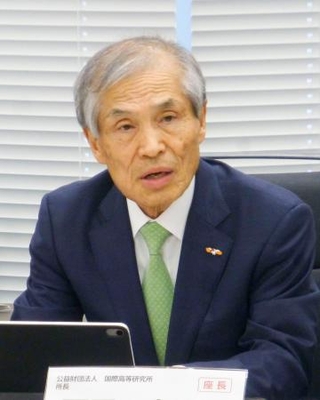 　今後のデジタル人材育成を話し合う有識者検討会の初会合であいさつする、座長の西尾章治郎氏＝９日午後、東京都千代田区