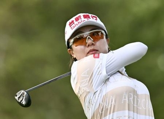 　第１日、７アンダーで首位のサイ・ペイイン＝片山津ＧＣ