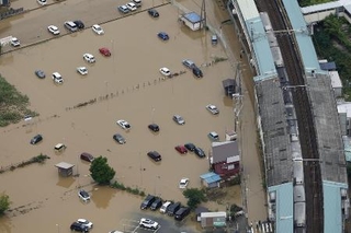 　豪雨で冠水した千葉県大網白里市のＪＲ大網駅周辺＝８月