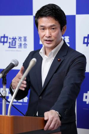 　記者会見する中道改革連合の小川代表＝１１日午前、国会