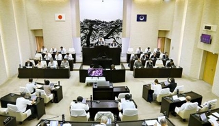 　電子投票の導入費用を盛り込んだ補正予算案を可決した栃木県那須町議会＝１４日午前