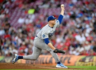 　レッズ戦に先発したドジャースのスクバル＝シンシナティ（共同）