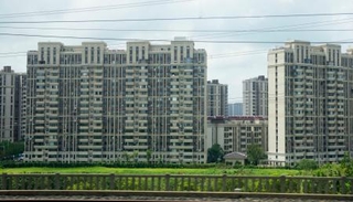　中国江蘇省南京市の高層マンション＝８月（共同）