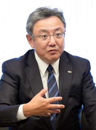 　インタビューに応じるみずほ証券の浜本吉郎社長