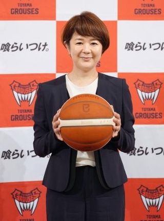 　バスケットボールＢリーグプレミア（１部）富山グラウジーズの新社長に就任した吉田朋美氏＝１５日、富山市