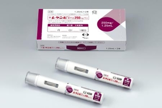 　認知症薬「レカネマブ」の皮下注射剤（エーザイ提供）