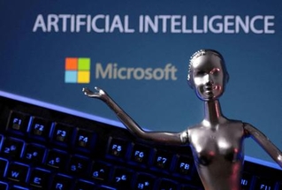 　マイクロソフトのロゴとＡＩのイメージ（ロイター＝共同）