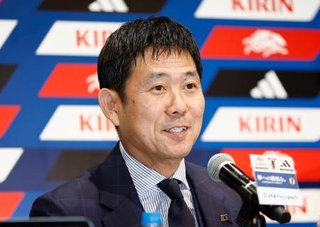 　サッカーＷ杯北中米３カ国大会後の初戦となるウルグアイ代表戦などに臨む日本代表が発表され、記者会見する森保監督＝１７日、千葉市内