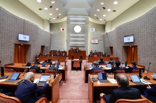 　茨城県常陸大宮市の市議会本会議＝１８日午前