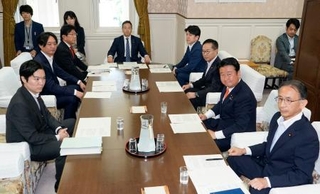 　国会内で開かれた衆院選挙制度の在り方を検討する与野党協議会の幹事会＝１８日午前