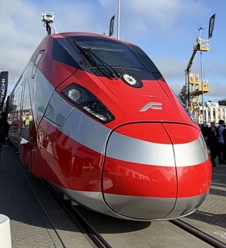 　ドイツ・ベルリンで開幕した「イノトランス２０２６」で日立製作所が展示した高速鉄道車両「ＥＴＲ１０００」＝２２日（共同）