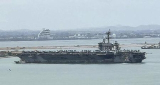 　２日、タイ中部チョンブリ県に寄港する米原子力空母エーブラハム・リンカーン（共同）