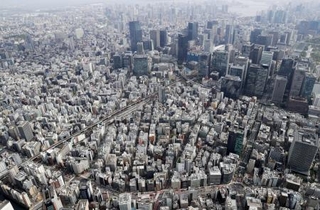 　東京都心＝４月（共同通信社ヘリから）