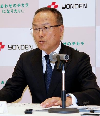 　記者会見する四国電力の宮本喜弘社長＝２５日午後、高松市