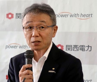 　記者会見する関西電力の森望社長＝２５日午後、大阪市
