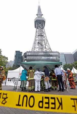 　火災があった名古屋テレビ塔＝２６日午後１時１２分、名古屋市中区