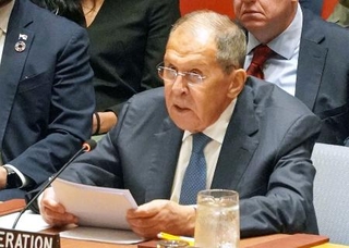 　２３日、国連安全保障理事会の高官級会合で発言するロシアのラブロフ外相＝ニューヨーク