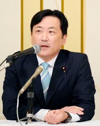 　自民党福岡県連の会長に選出され記者会見する古賀篤衆院議員＝２７日午前、福岡市