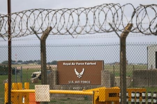 　英南部のフェアフォード空軍基地＝２７日（ロイター＝共同）