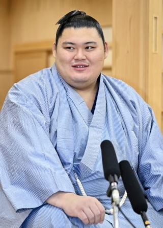 　優勝から一夜明け、記者会見する横綱大の里＝２８日、茨城県阿見町の二所ノ関部屋