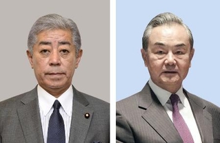 　岩屋毅前外相、中国の王毅外相