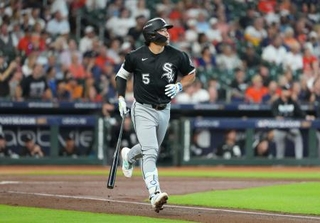 　アストロズ戦の１回、先制の右犠飛を放ったホワイトソックス・村上＝ヒューストン（共同）