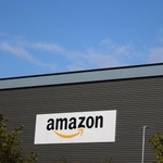 　アマゾンのロゴ＝２０２５年１０月、英マンチェスター（ロイター＝共同）
