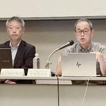 　原子力損害賠償・廃炉等支援機構が福島市で開いた対話集会で発言する更田豊志廃炉総括監（右）＝８月