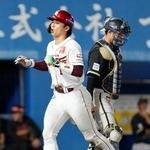 　７回、２打席連続の本塁打を放った楽天・宗山＝秋田