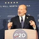 　Ｇ２０イノベーション担当相会議の閉幕後、記者会見するラトニック米商務長官＝２日、米ノースカロライナ州チャペルヒル（共同）