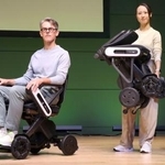 　折りたためる電動車いす「ＷＨＩＬＬ　Ｍｏｄｅｌ　Ｃ　Ｌｉｔｅ」＝３日午前、東京都内