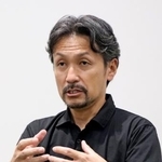 　取材に応じるサッカー女子日本代表「なでしこジャパン」の狩野倫久監督＝３日、千葉市内
