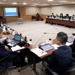 　「第３号被保険者制度」の対象縮小に向けた、厚労省の有識者検討会の初会合＝４日午後、東京都千代田区