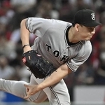 　広島戦に先発した巨人・小笠原＝マツダ