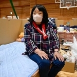 　熊本県宇城市の避難所に身を寄せる堀端美栄子さん＝８月
