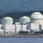 　北海道電力泊原発。左から１号機、２号機、３号機＝７月、北海道泊村